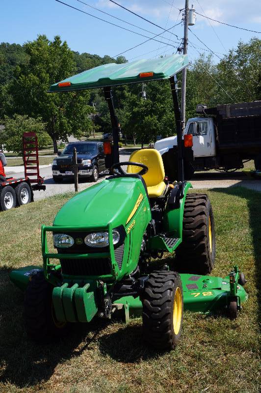 2014 John Deere 2032R Tractor