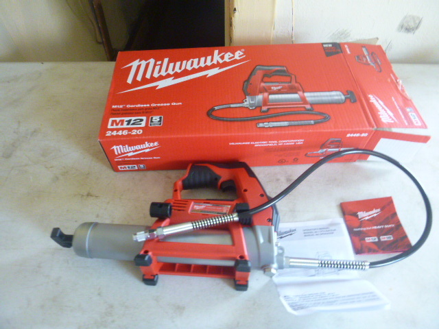 Milwaukee Cordless Grease Gun M12