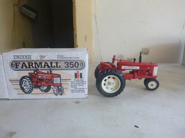 Ertl Farmall 350 Tractor