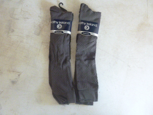 4 Pair of Kathy Ireland Plus Size Socks
