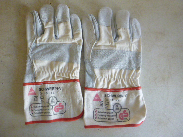 Pair of Schwerin-V Leather Palm Gloves