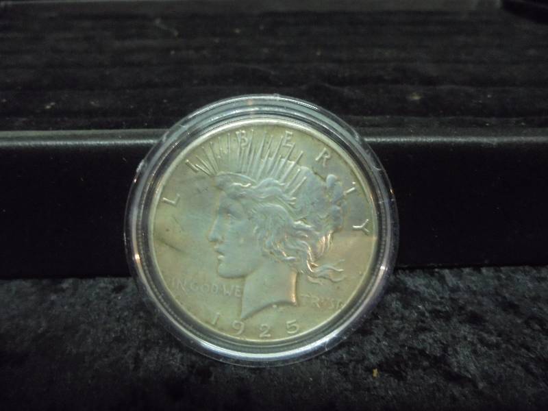 1925 Peace Silver Dollar in Case