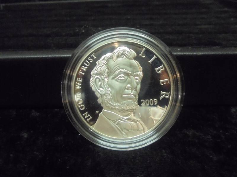 Abraham Lincoln Commemorative SILVER Dollar in Velvet Case