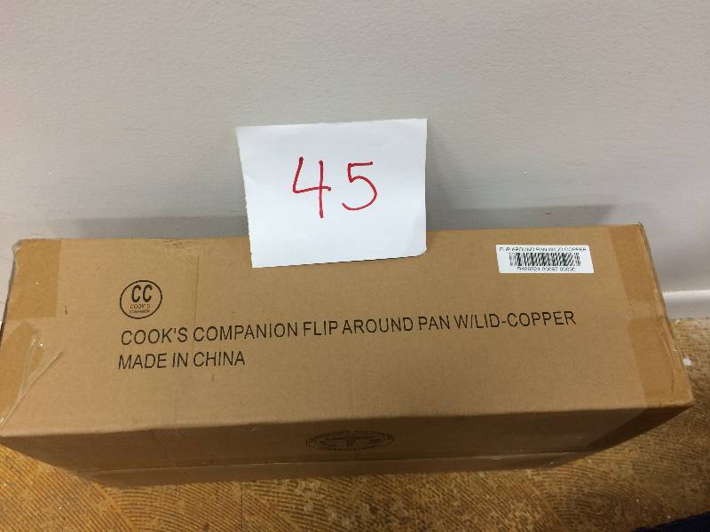 lot 45 image: Cooks Companion Cast Aluminum Ceramic Nonstick 10 Flip Around Pan w Glass Lid New