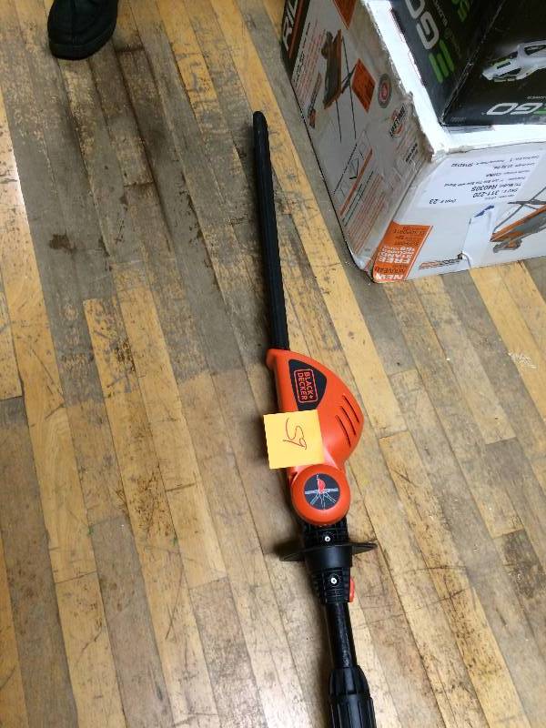 lot 59 image: BLACKDECKER 8 in. 20-Volt Lithium-Ion Electric Cordless Pole Saw (Tool only) New