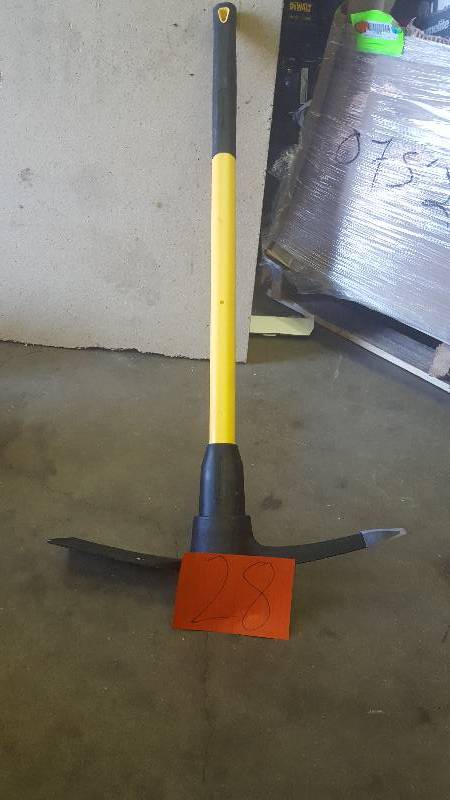 lot 28 image: 5 Lb Pick Matton with Fiberglass Handle