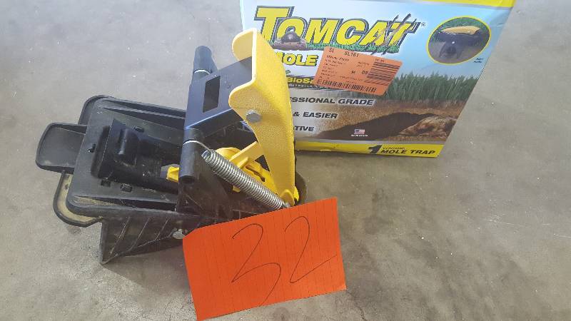 lot 32 image: 34152 TOMCAT MOLE TRAP