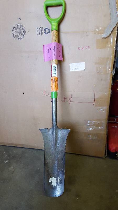 lot 143 image: Ames 16 in. D-Handle Drain Spade