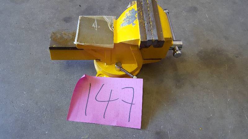 lot 147 image: 4 in Bench Vise