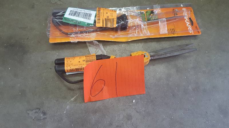 lot 61 image: Lot of 2 Fiskars Cutters