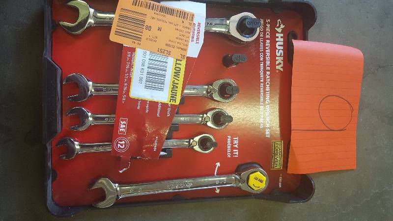 lot 9 image: Husky SAE Reversible Ratchet Wrench Set 5 pcs