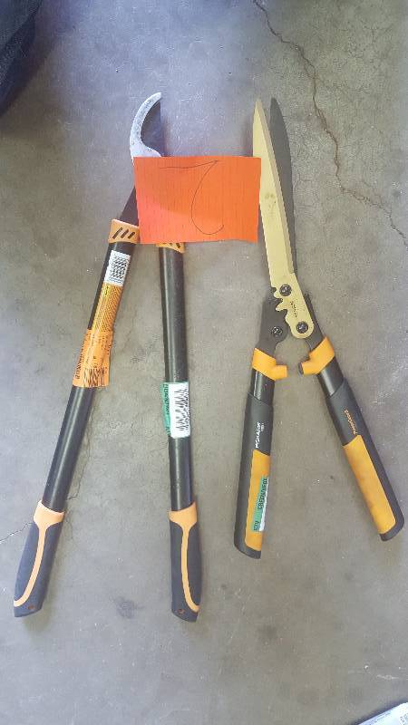lot 2 image: Lot of 2 Fiskars Cutters