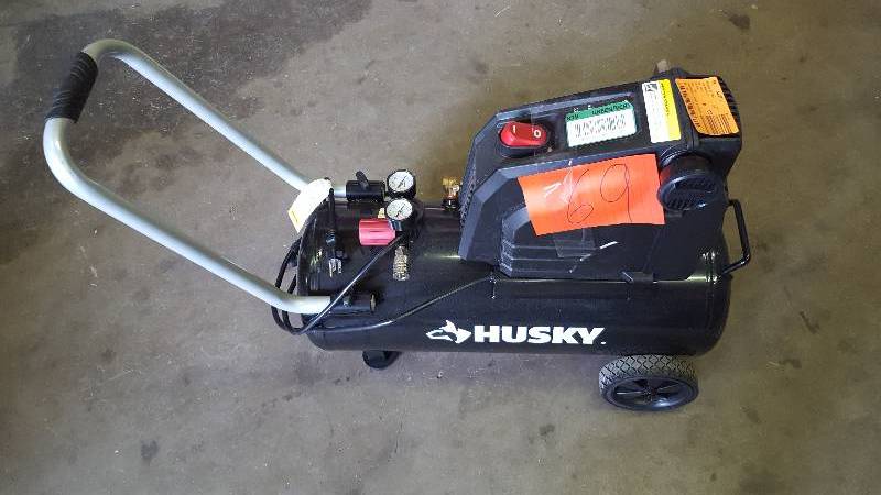 lot 69 image: Husky 8 Gal Hotdog Compressor