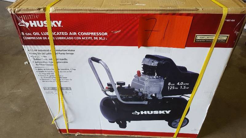 lot 71 image: Husky 8 Gal Oil Lubricated Air Compressor