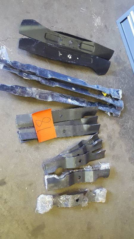 lot 81 image: Lot of assorted Mower Blades