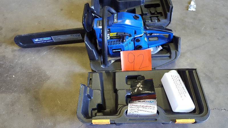 lot 92 image: Blue Max 8902 45cc Gas 14-in Chain Saw