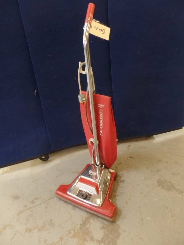lot 8 image: Commercial Vacuum