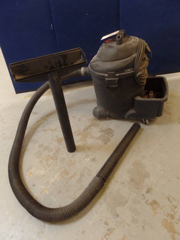 lot 12 image: Shop Vac