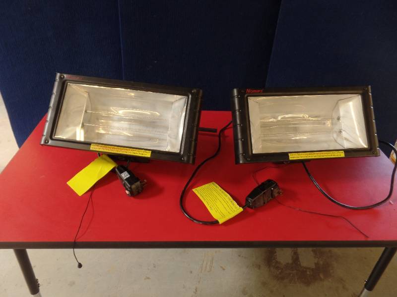 lot 21 image: Heat Lamps