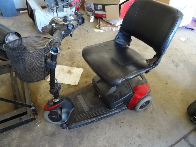 lot 3 image: Scooter