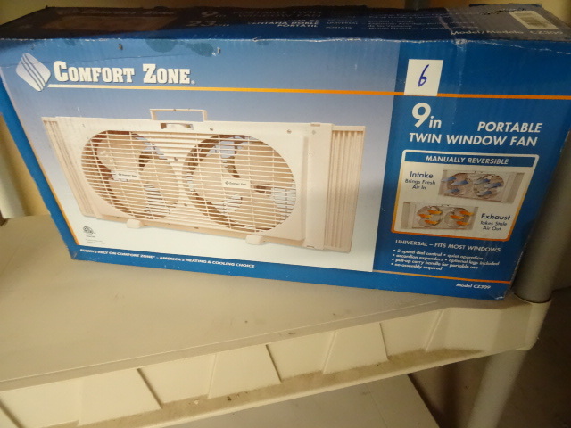 lot 6 image: Comfort zone 9 fan