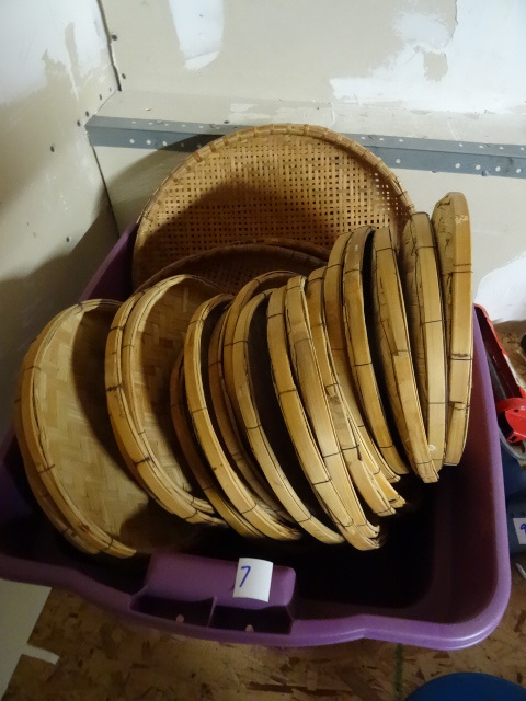 lot 7 image: 3 wicker trays. 16