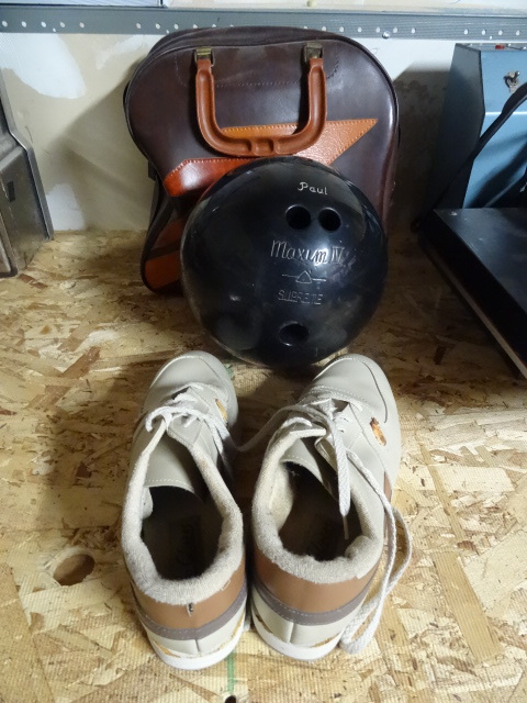 lot 12 image: Bowling ball