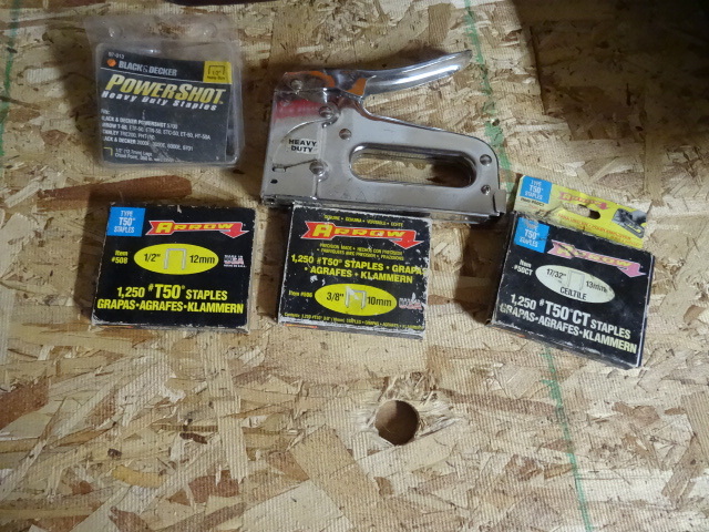 lot 14 image: arrow stapler