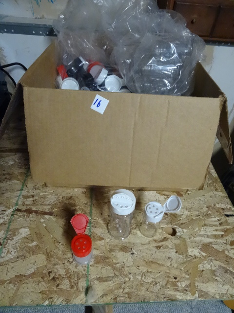 lot 16 image: Misc spice shakers.
