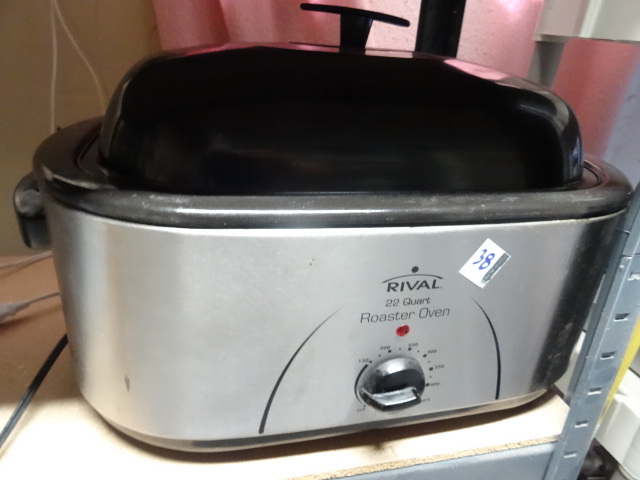lot 38 image: Roaster oven