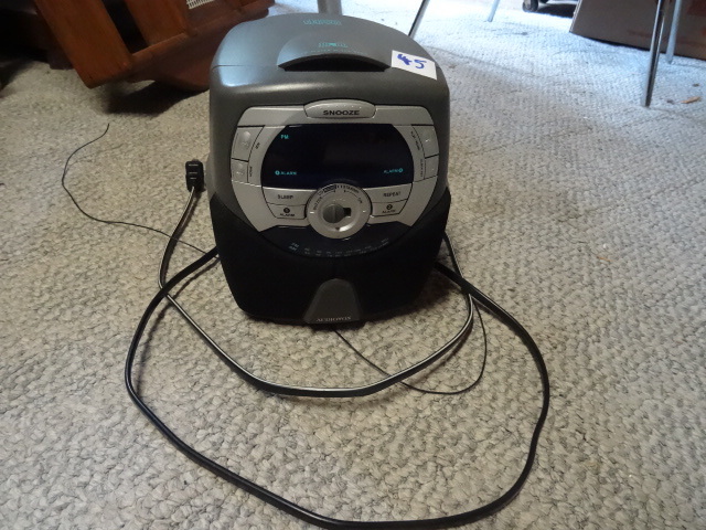 lot 45 image: Audiovox alarm clock