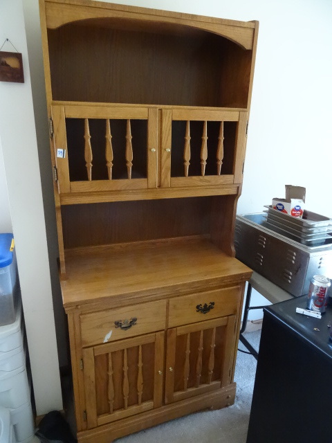 lot 58 image: Wood cabinet