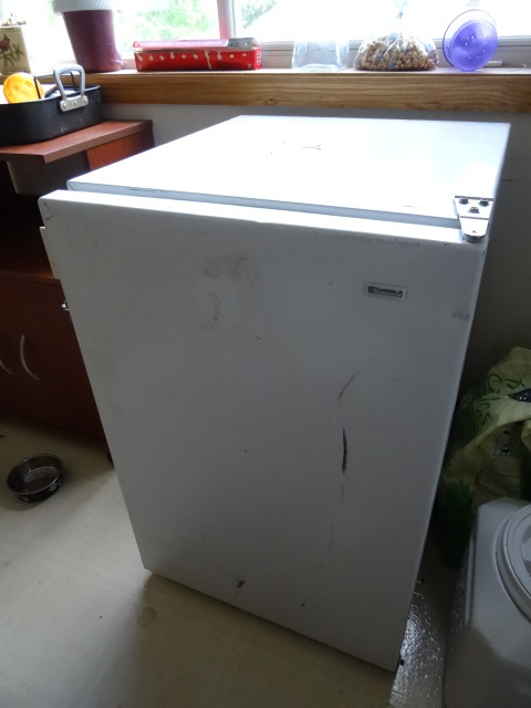 lot 59 image: Kenmore Mini fridge