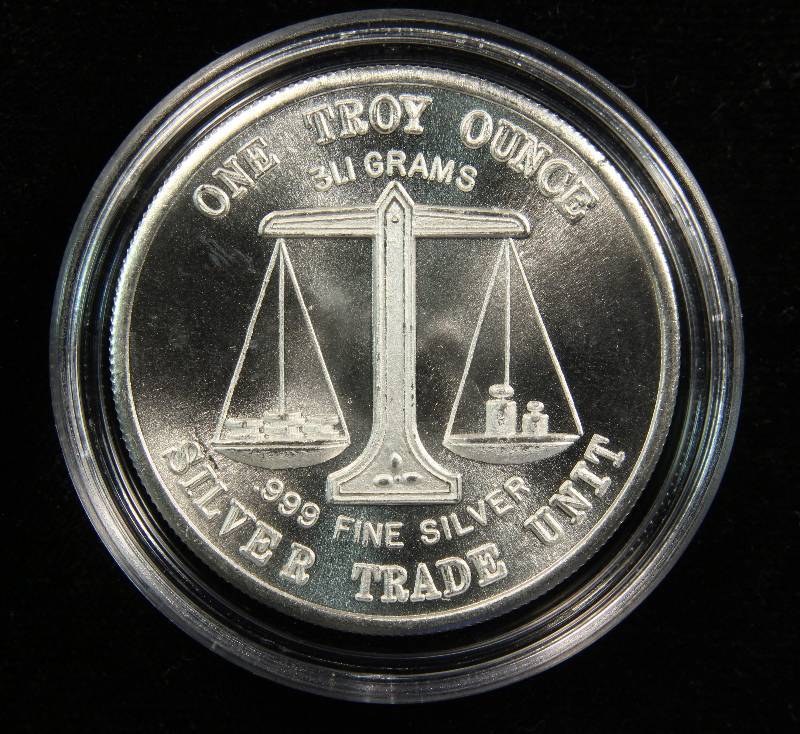 1 TROY OZ. .999 FINE SILVER VINTAGE EAGLE SILVER TRADE UNIT IN AIRTITE HOLDER