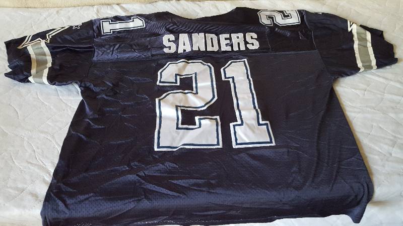 lot 26 image: Cowboys Starter shirt size 54, 2XL long.