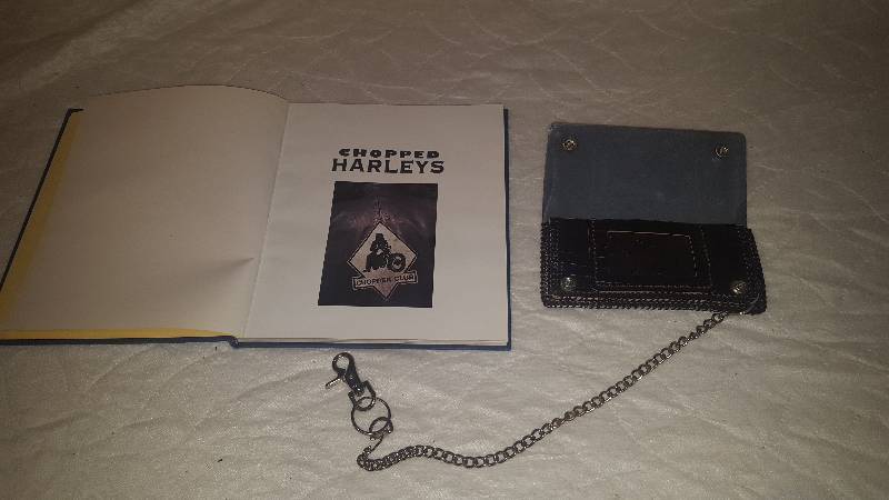 lot 33 image: Harley Chopped Book and Wallet with chain