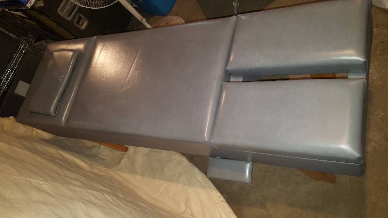 lot 37 image: Massage table  chiropractic
