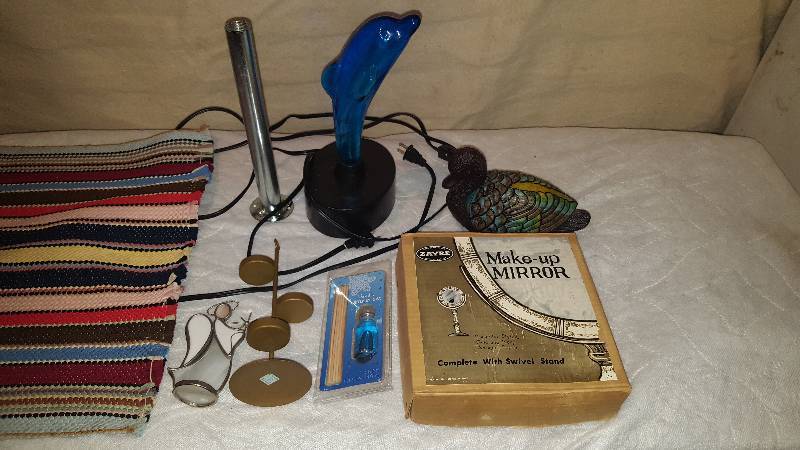 lot 40 image: Lamps, mirror, vanilla diffuser and misc.
