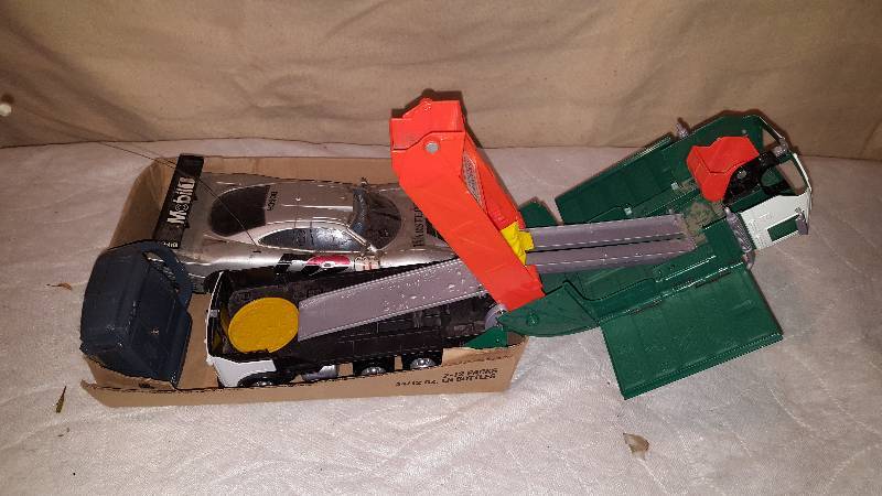 lot 64 image: Remote control car, garbage truck