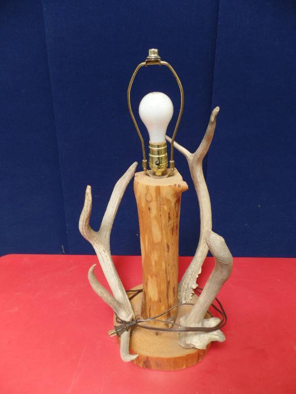 lot 103 image: Antler Lamp