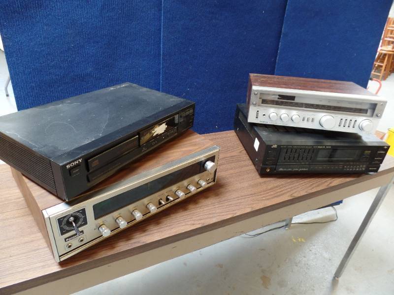 lot 109 image: Several Receivers