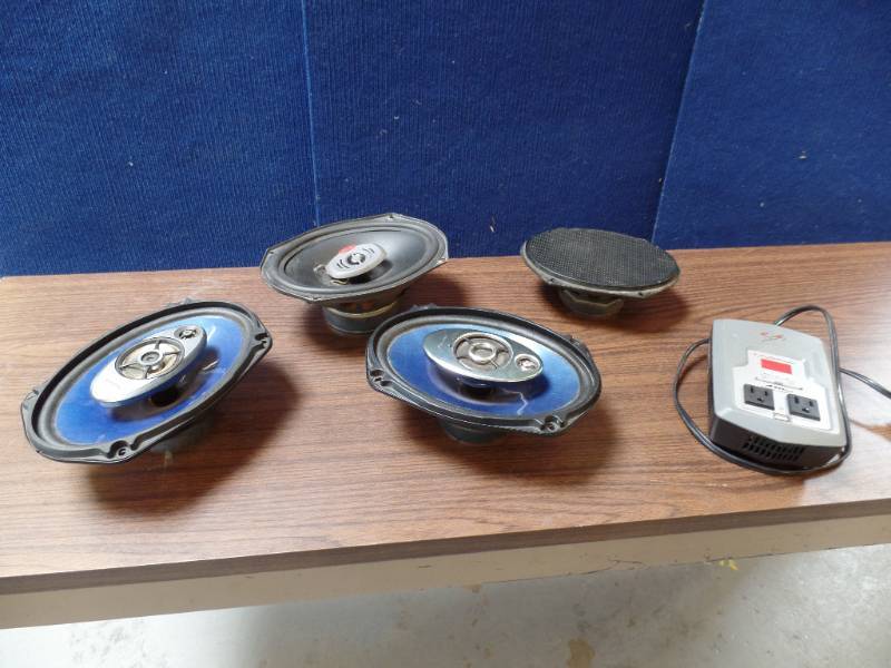 lot 110 image: Car Stereo Speakers and Power Inverter