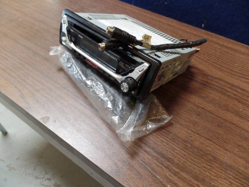 lot 117 image: Car Stereo Component