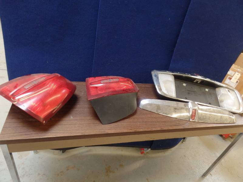 lot 142 image: Misc Lincoln Car Parts