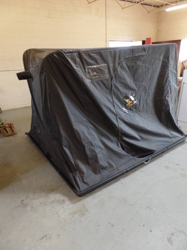 lot 147 image: Portable Fishhouse