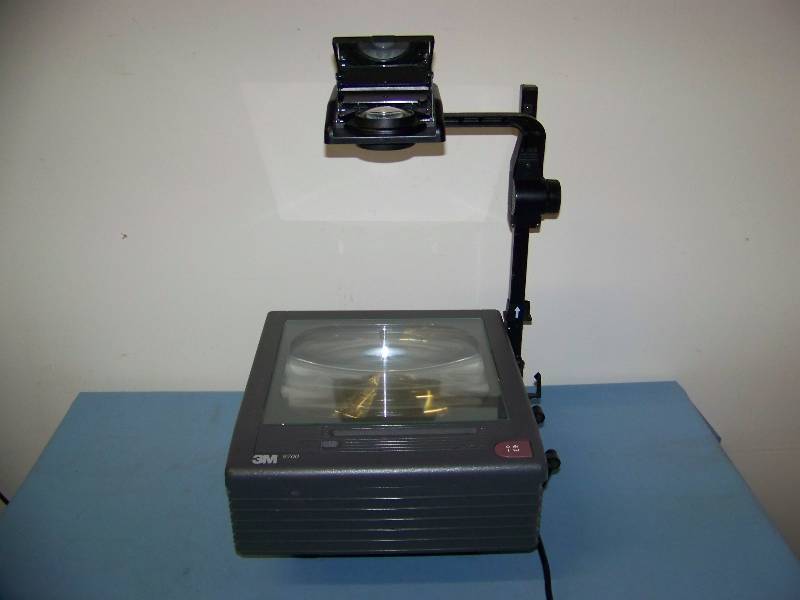 lot 53 image: 3M, Overhead Projector with Dual Bulbs and Protective Cover