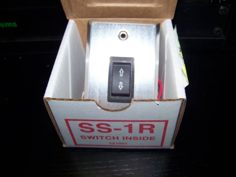 lot 32 image: Draper, ACCESSE, Electronic Projection Screen Housing and Control Switch - BRAND NEW