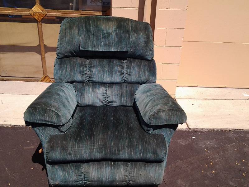 La-Z-Boy Rocking Recliner (Nice Condition)