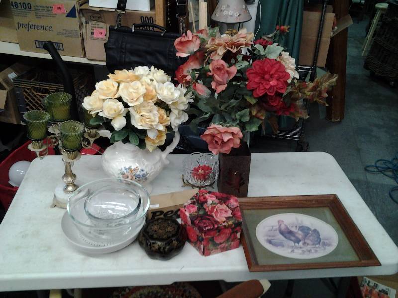 Large Lot Of Floral, Candles, Center Pieces, Rooster Picture, Bowls