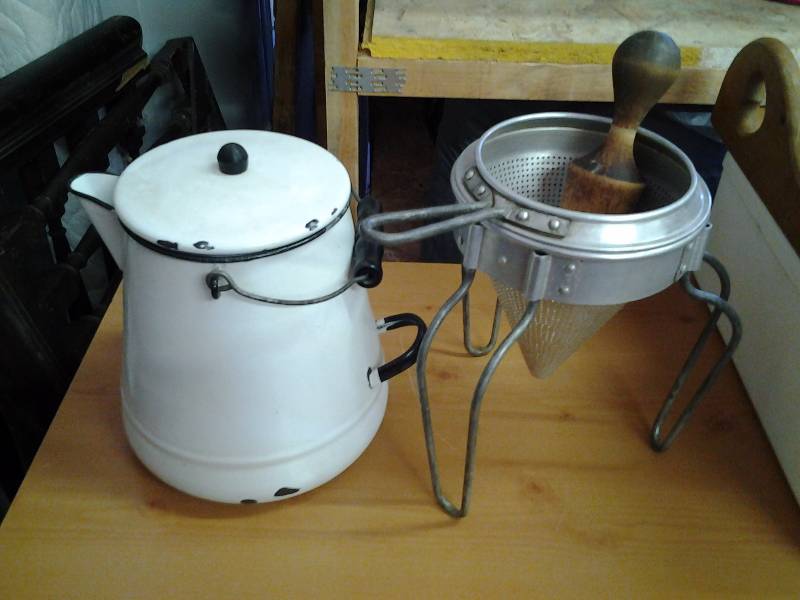 Vintage Enamel Coffee Kettle With Lid, Vintage Ricer